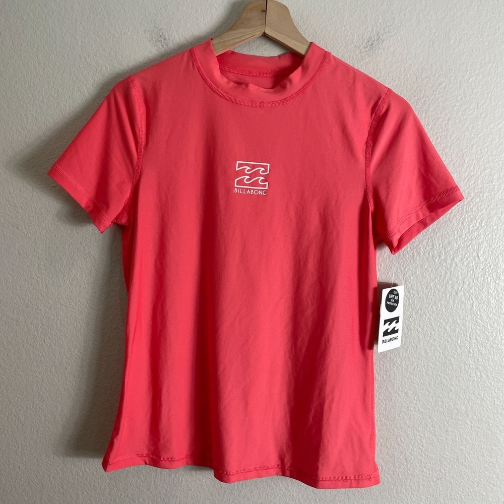 NEW Billabong Womens Medium Coral UPF 50 Rashguard Core Loose Fit Short Sleeve